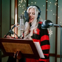 Cover Lady Gaga - Santa Claus Is Coming To Town