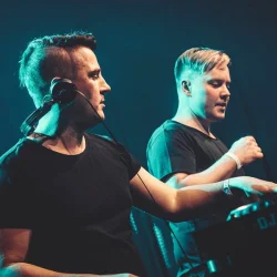 Cover Super8 & Tab - Into