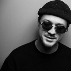 Cover Mainstream One - Апрель